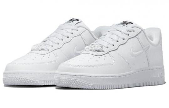 Кроссовки Nike Air Force 1 Low '07 Se Just Do It Triple White Women's FB8251-100