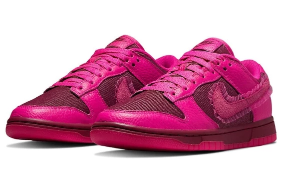 Для треккинга Nike Dunk Low Valentine's Day 2022 Women's DQ9324-600