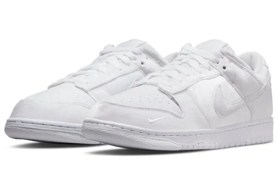 Для треккинга Nike Dunk Low Dover Street Market Triple White Velvet DH2686-100