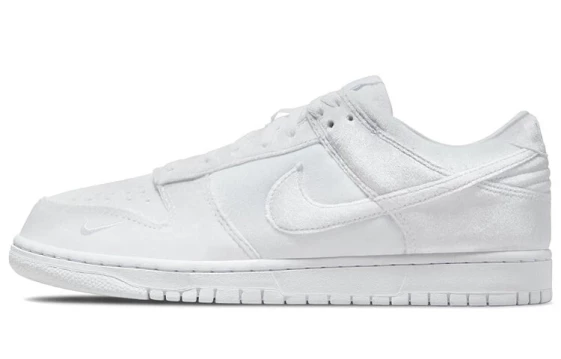 Для треккинга Nike Dunk Low Dover Street Market Triple White Velvet DH2686-100