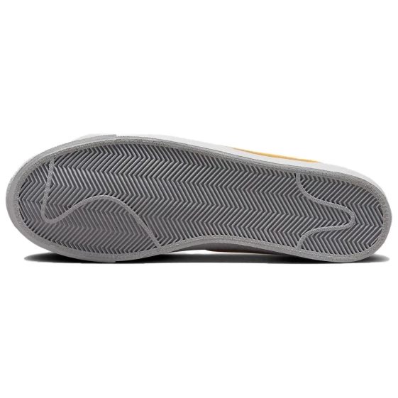 Кроссовки Nike Blazer Low '77 Vintage 'White University Gold' DA6364-112