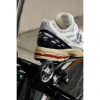 Для бега New Balance 1906R Sea Salt Eclipse True Red M1906RR