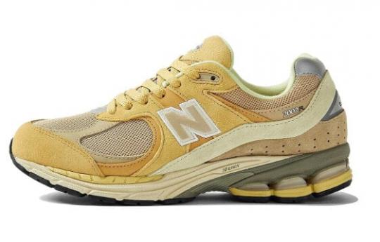 Для бега New Balance 2002R Auralee Yellow Beige M2002RE1